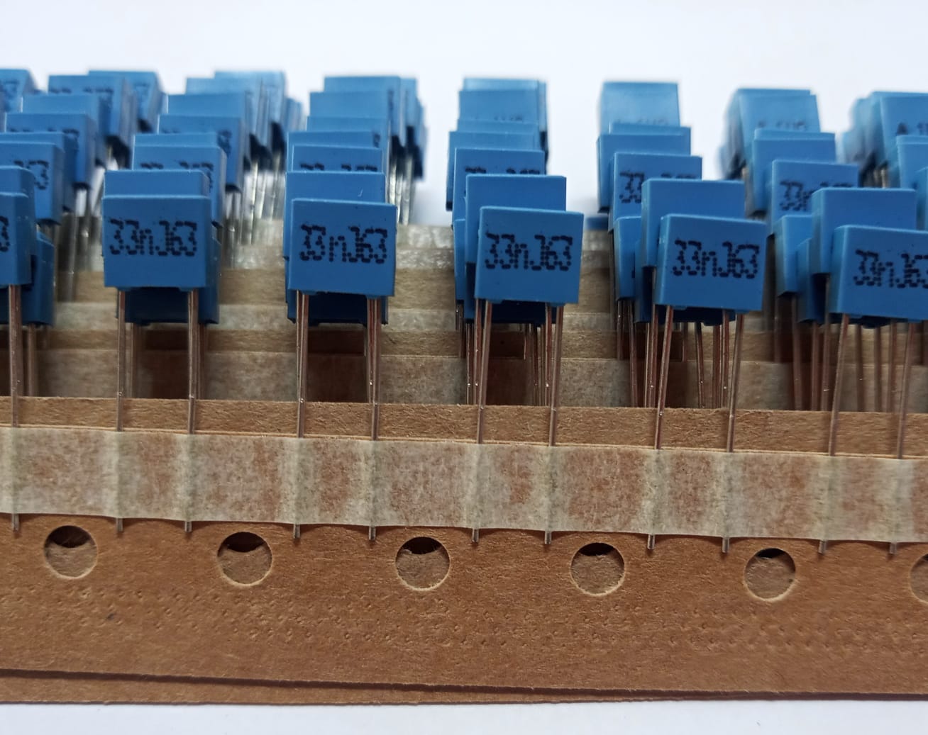 CAPACITOR POLIÉSTER 0,033uF / 33nF 63V 5% PTH B32529C0333J289