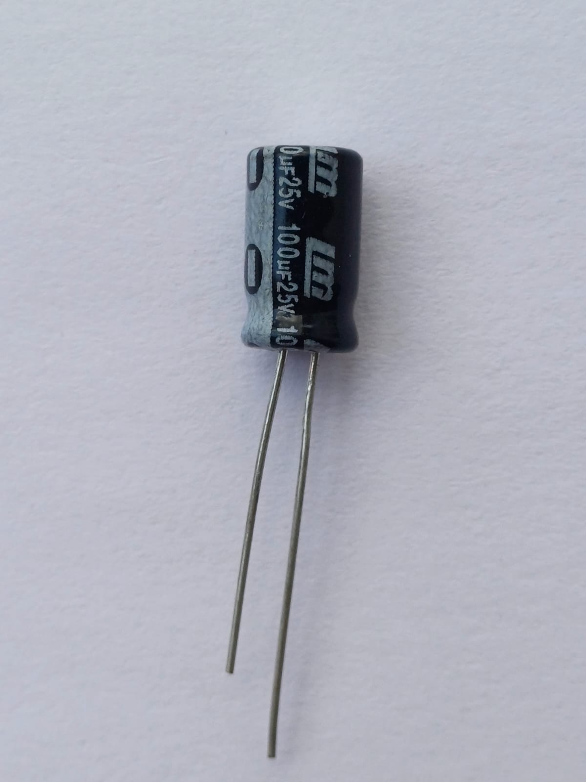 CAPACITOR ELCO 100uF 25V 85° 6,3mm X 11mm