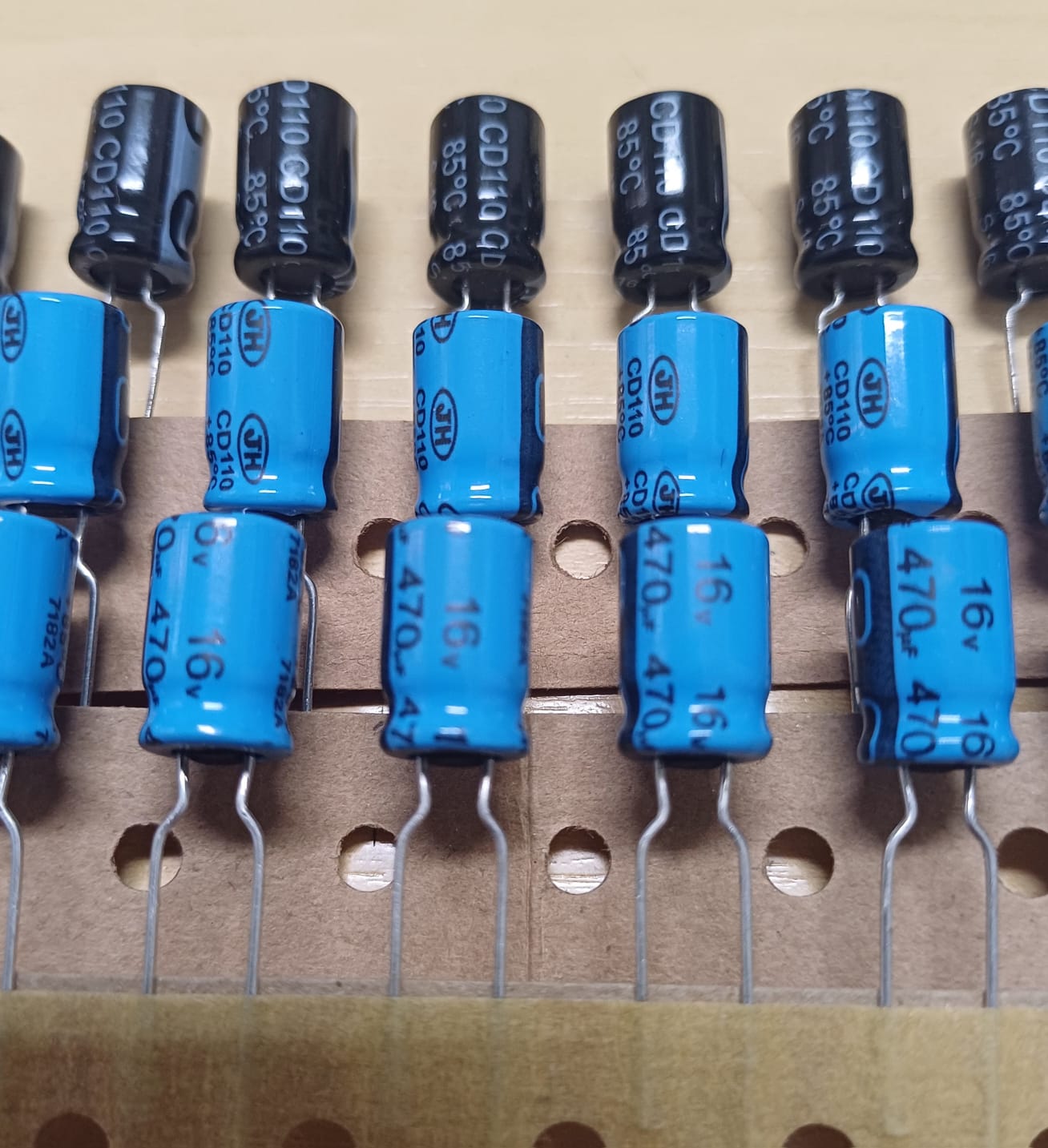 CAPACITOR ELCO 470uF 16V 85ºC 8mm X 11,5 mm