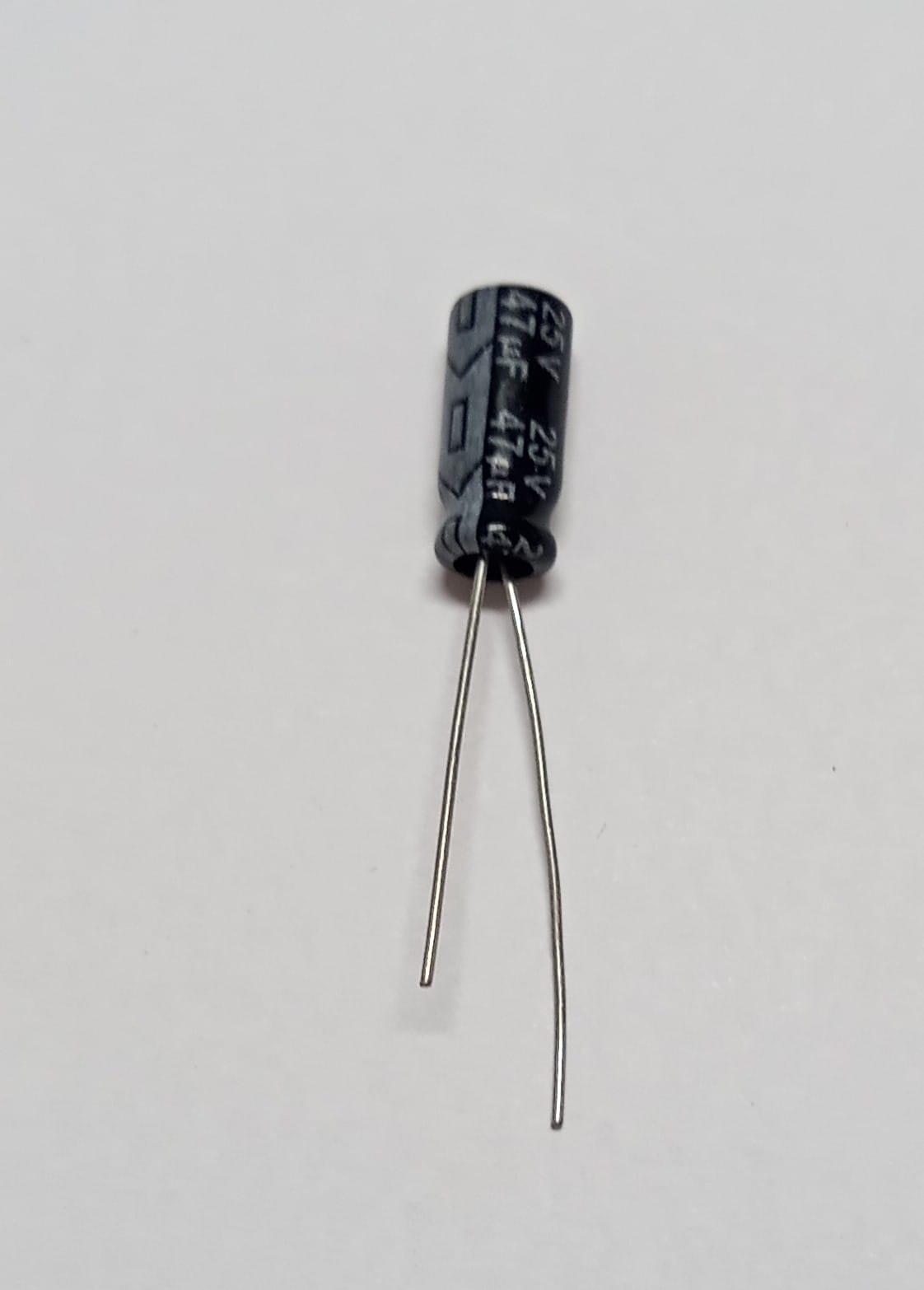 CAPACITOR ELCO 47UF 25V 105° 5mm X 11mm