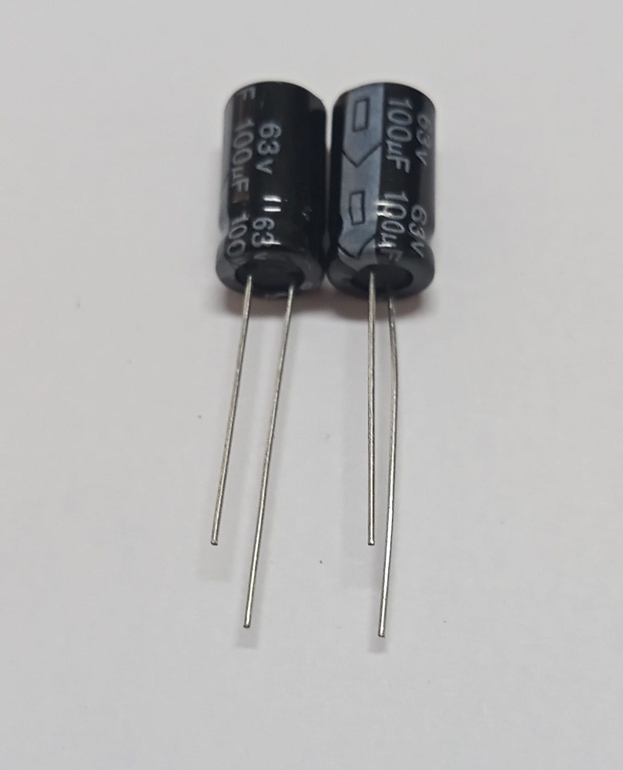 CAPACITOR ELCO 100uF 63V 105°  8mm X 14mm